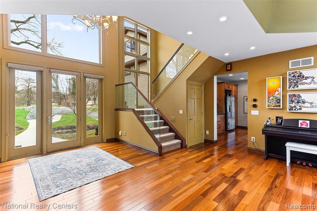 1100 Clearwater Boulevard, White Lake, MI 48386