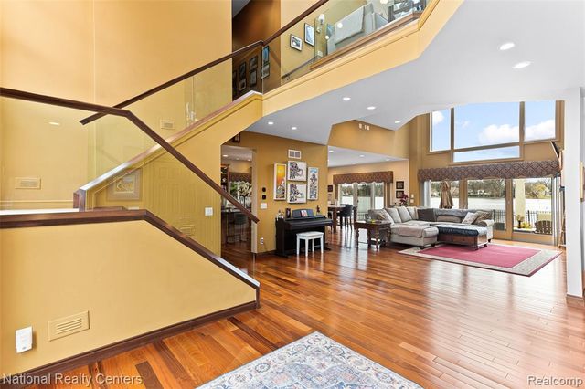 1100 Clearwater Boulevard, White Lake, MI 48386