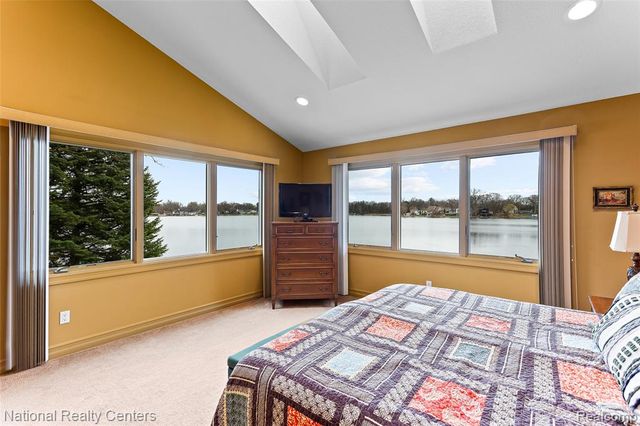 1100 Clearwater Boulevard, White Lake, MI 48386
