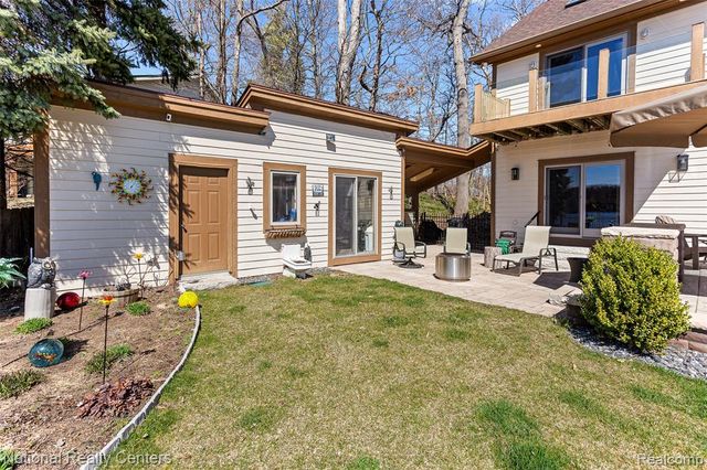 1100 Clearwater Boulevard, White Lake, MI 48386