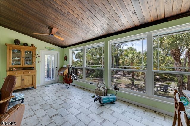 1318 Junonia ST, Sanibel, FL 33957