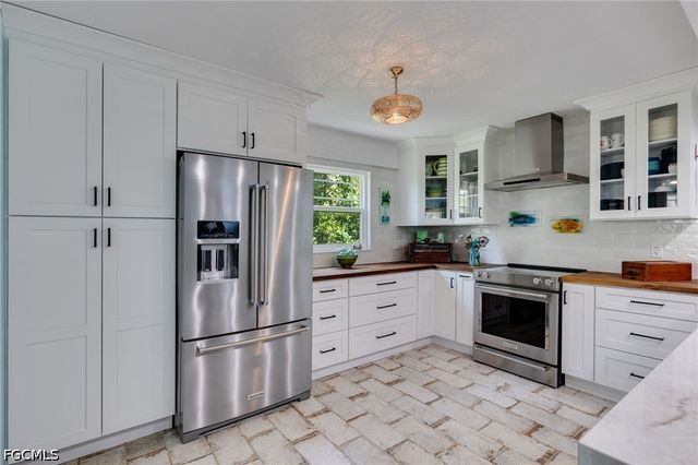 1318 Junonia ST, Sanibel, FL 33957