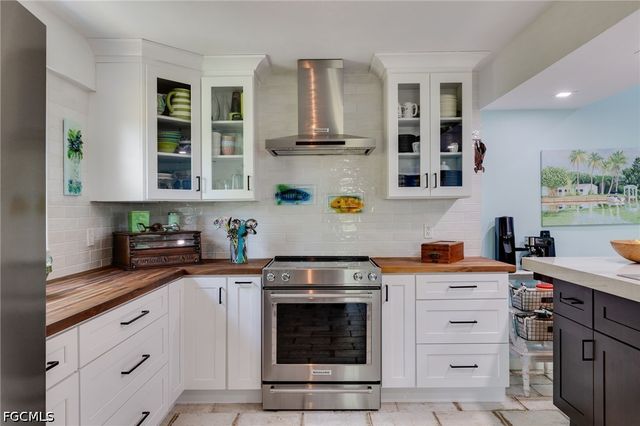 1318 Junonia ST, Sanibel, FL 33957