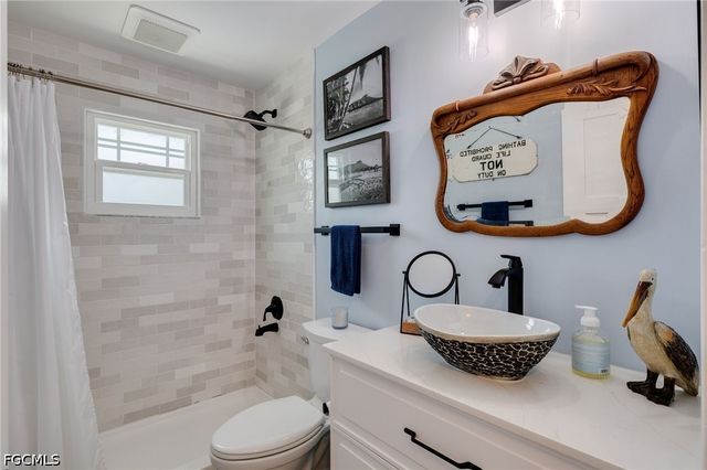 1318 Junonia ST, Sanibel, FL 33957