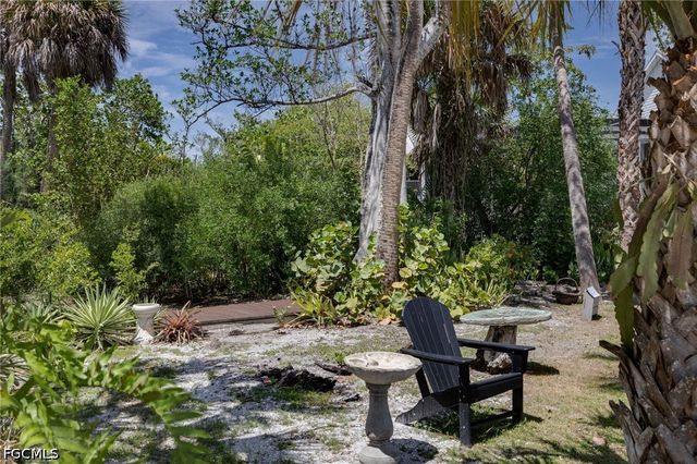 1318 Junonia ST, Sanibel, FL 33957