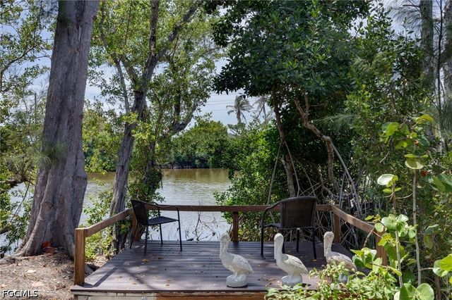 1318 Junonia ST, Sanibel, FL 33957