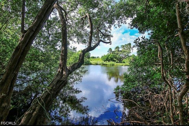 1318 Junonia ST, Sanibel, FL 33957