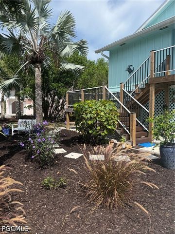 1318 Junonia ST, Sanibel, FL 33957