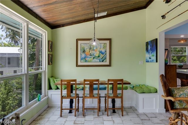 1318 Junonia ST, Sanibel, FL 33957