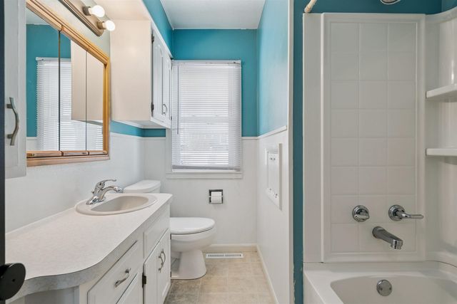 718 7th Ave NE, Oelwein, IA 50662