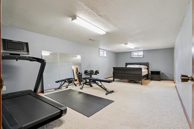 718 7th Ave NE, Oelwein, IA 50662