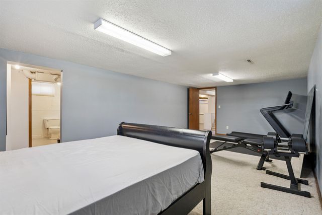 718 7th Ave NE, Oelwein, IA 50662