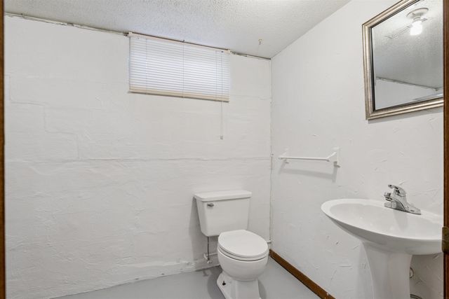 718 7th Ave NE, Oelwein, IA 50662