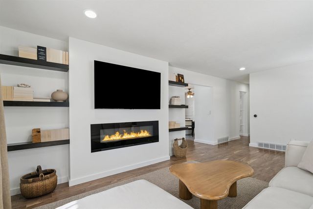 718 7th Ave NE, Oelwein, IA 50662