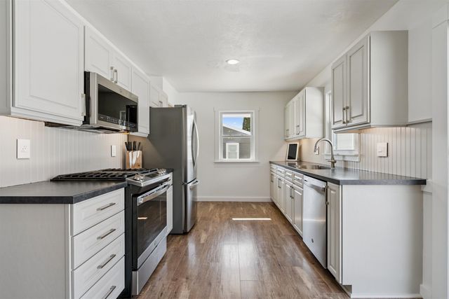 718 7th Ave NE, Oelwein, IA 50662