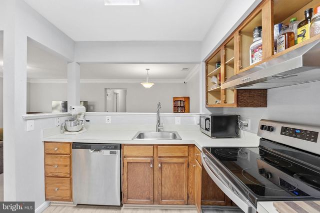 9458 SCARLET OAK DR, Manassas, VA 20110