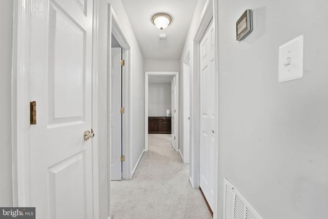 9458 SCARLET OAK DR, Manassas, VA 20110