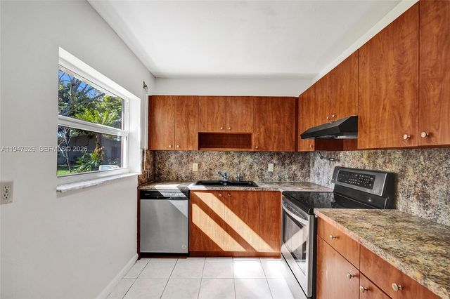 2621 SW Natura Ave, Deerfield Beach, FL 33441