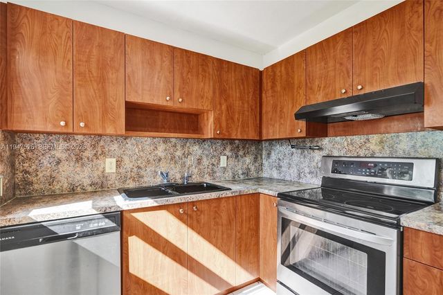 2621 SW Natura Ave, Deerfield Beach, FL 33441