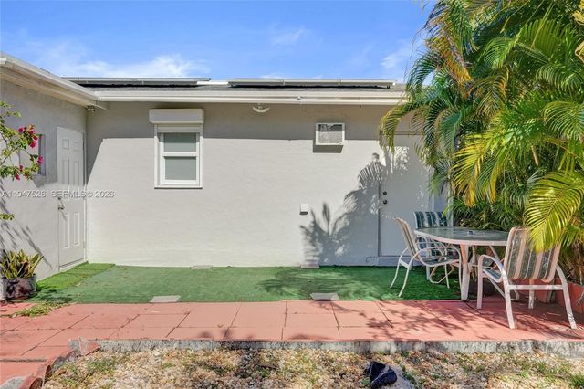 2621 SW Natura Ave, Deerfield Beach, FL 33441