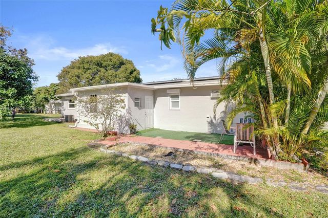 2621 SW Natura Ave, Deerfield Beach, FL 33441