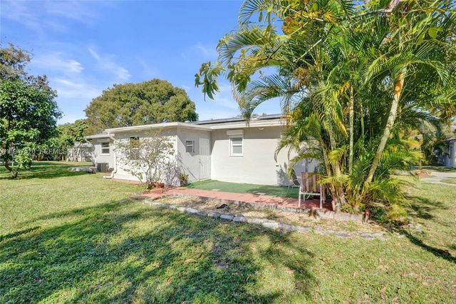 2621 SW Natura Ave, Deerfield Beach, FL 33441