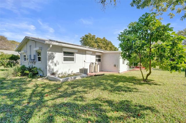2621 SW Natura Ave, Deerfield Beach, FL 33441