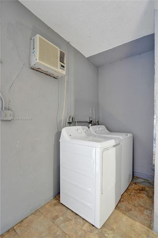 2621 SW Natura Ave, Deerfield Beach, FL 33441