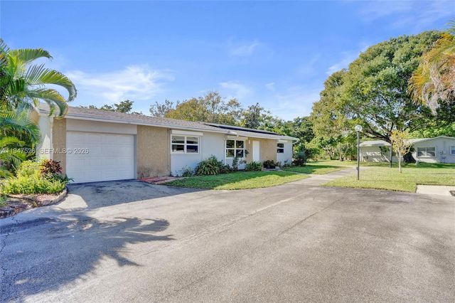 2621 SW Natura Ave, Deerfield Beach, FL 33441