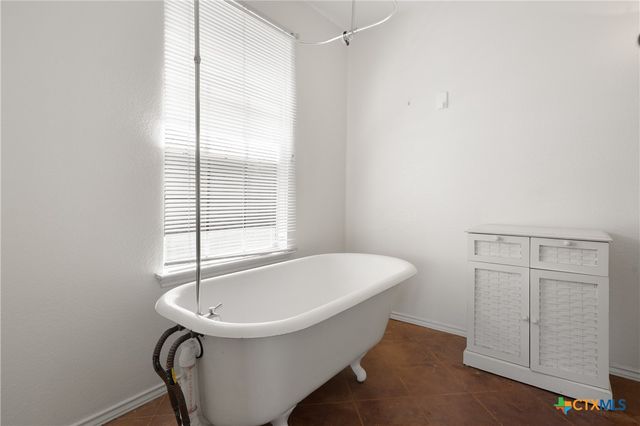 1225 Hilltop Drive, San Marcos, TX 78666