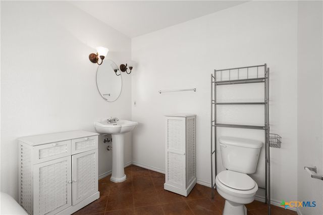 1225 Hilltop Drive, San Marcos, TX 78666