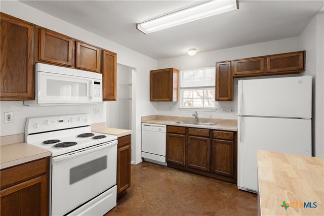 1225 Hilltop Drive, San Marcos, TX 78666