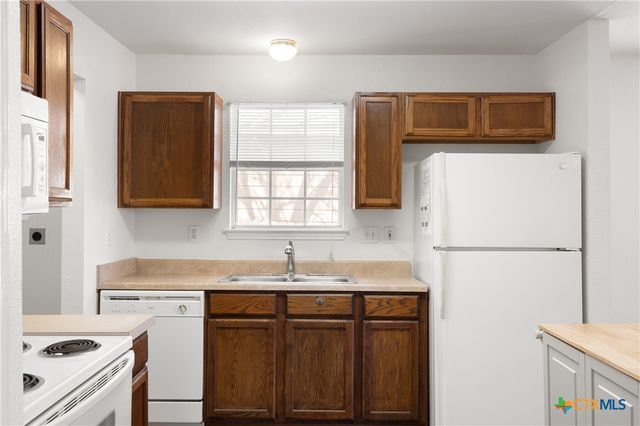 1225 Hilltop Drive, San Marcos, TX 78666