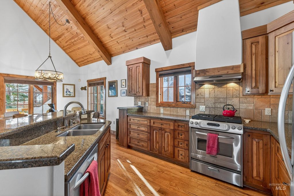 28 Francois Court, Donnelly, ID 83615 photo 4