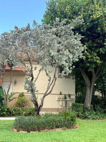 6654 Via Regina, Boca Raton, FL 33433