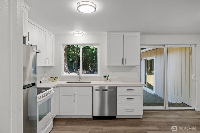 936 210th Avenue NE, Sammamish, WA 98074