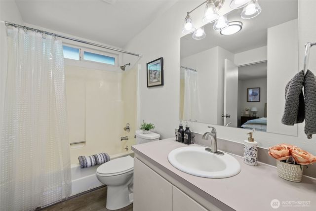 936 210th Avenue NE, Sammamish, WA 98074