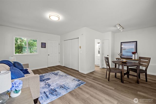 936 210th Avenue NE, Sammamish, WA 98074