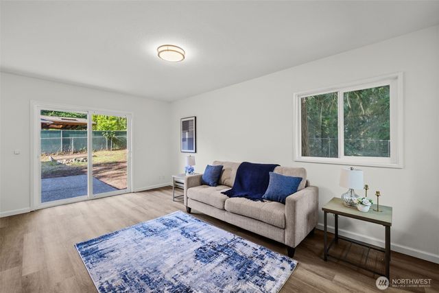 936 210th Avenue NE, Sammamish, WA 98074