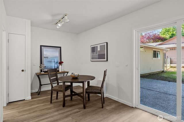 936 210th Avenue NE, Sammamish, WA 98074
