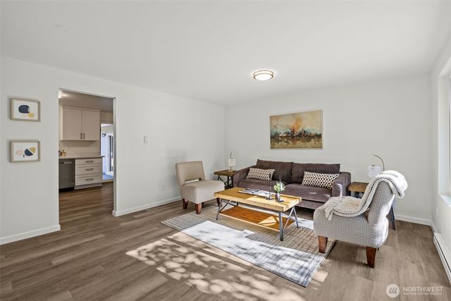936 210th Avenue NE, Sammamish, WA 98074