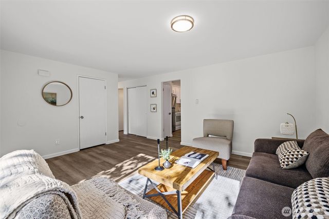 936 210th Avenue NE, Sammamish, WA 98074