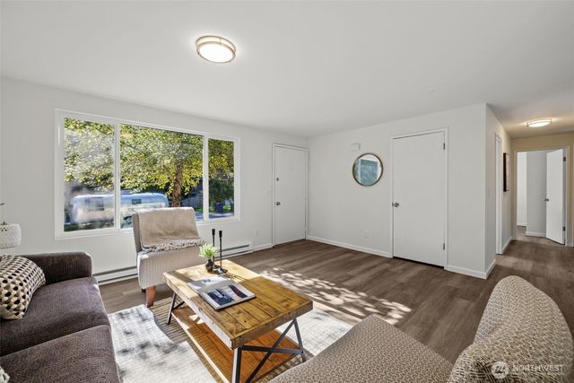 936 210th Avenue NE, Sammamish, WA 98074