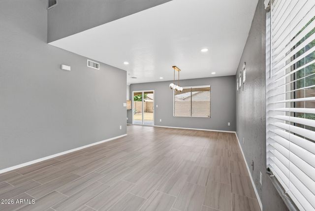 6333 W NEZ PERCE Street, Phoenix, AZ 85043