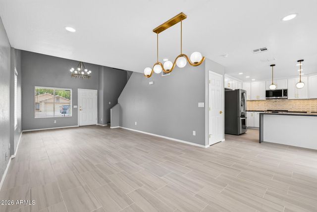 6333 W NEZ PERCE Street, Phoenix, AZ 85043