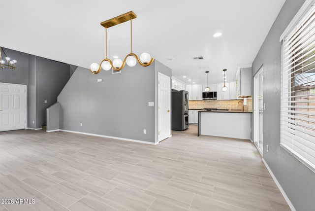 6333 W NEZ PERCE Street, Phoenix, AZ 85043