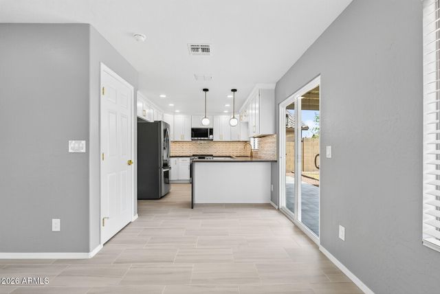 6333 W NEZ PERCE Street, Phoenix, AZ 85043