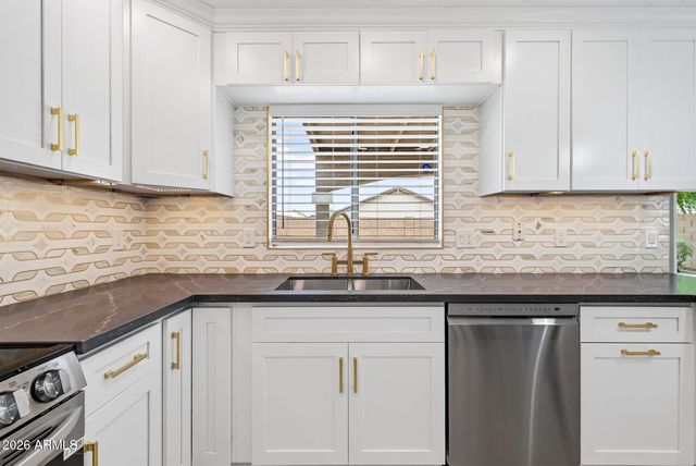 6333 W NEZ PERCE Street, Phoenix, AZ 85043