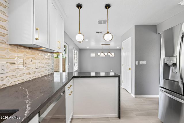 6333 W NEZ PERCE Street, Phoenix, AZ 85043