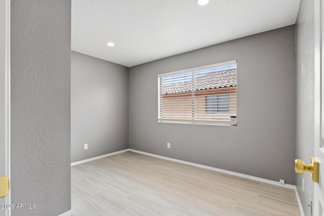 6333 W NEZ PERCE Street, Phoenix, AZ 85043